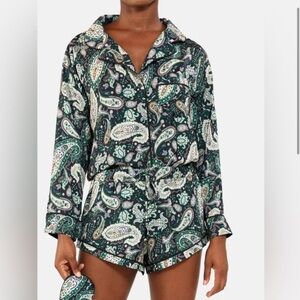 Plush apparel green paisley 3 piece pajama set size small